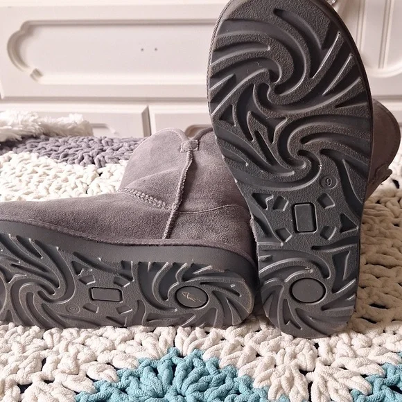 Boots - Picture 3 of 4